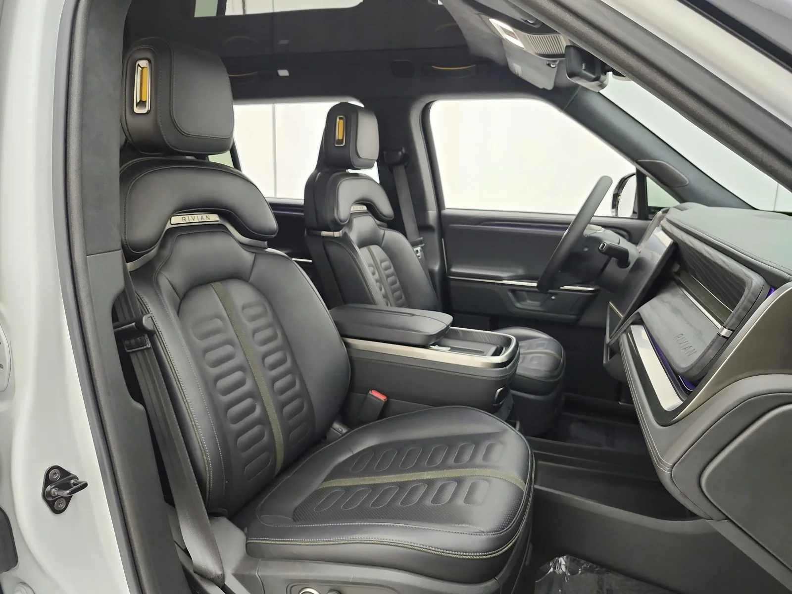 Used 2025  Rivian Adventure image 19