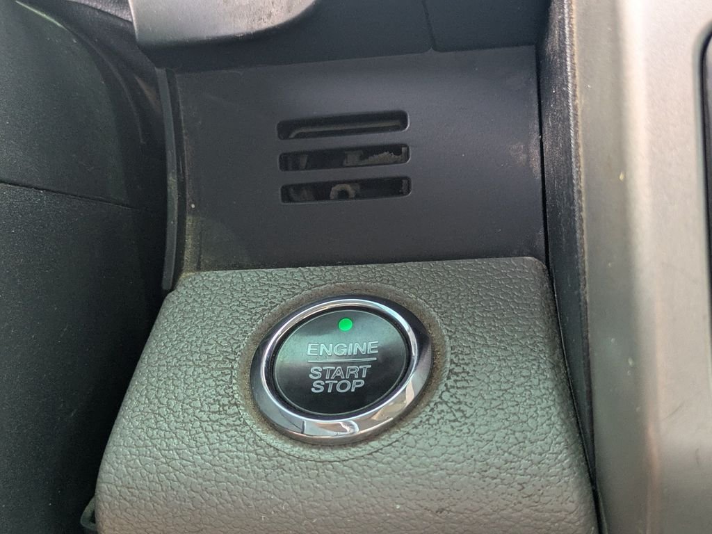 Used 2019 Silver Ford Lariat image 28