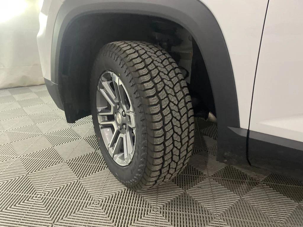 Used 2026 Summit White GMC Elevation image 27