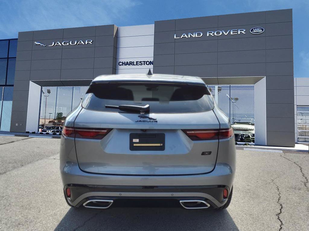 New 2026 Eiger Grey Metallic Jaguar R-Dynamic S image 4