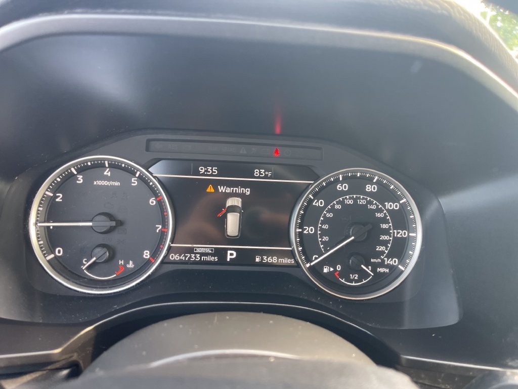 Used 2024 Silver Mitsubishi SE image 18