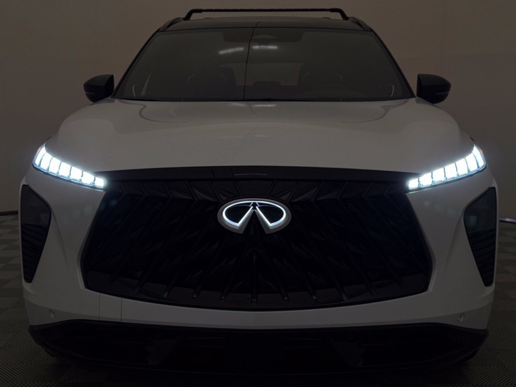 New 2027 2T RAD WHT INFINITI Autograph AWD image 2