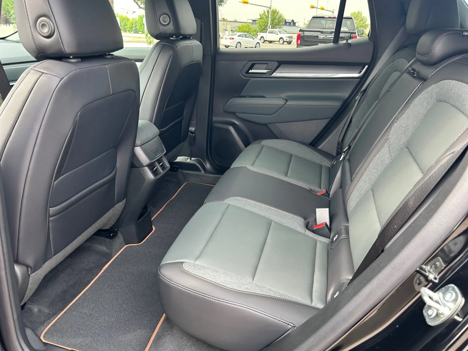 New 2027 Ebony Twilight Metallic GMC AWD AT4 image 18