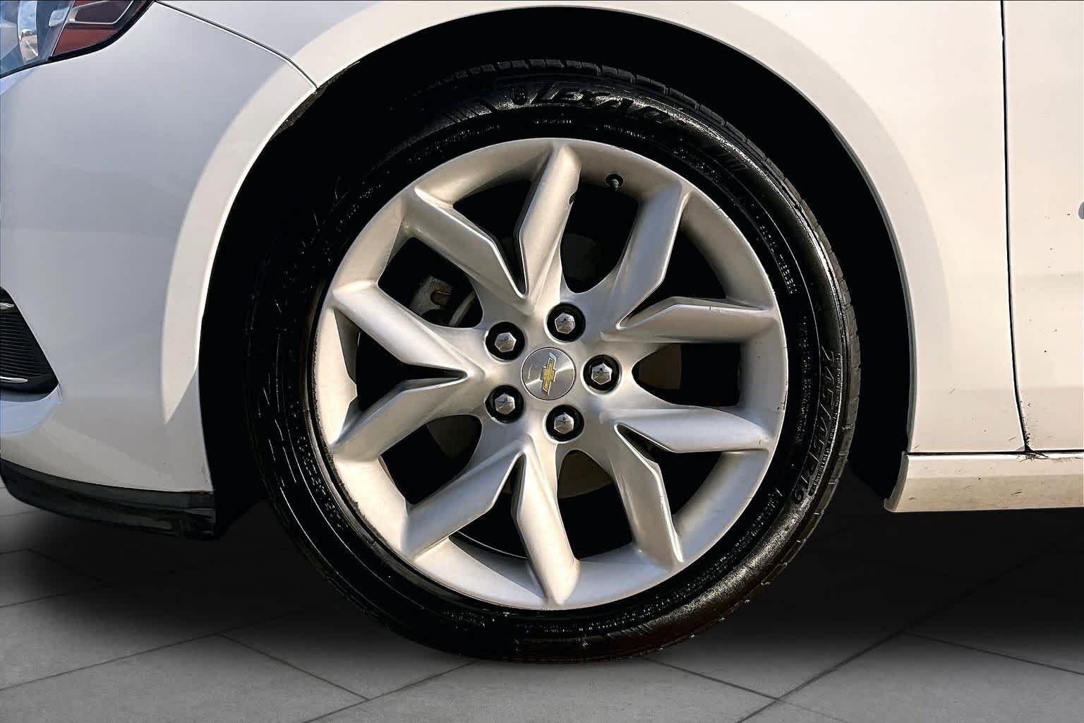 Used 2017 Summit White Chevrolet LT image 11