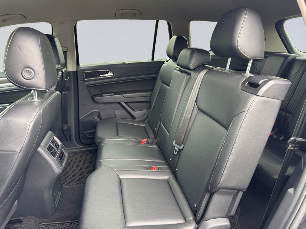 Used 2019 Black Volkswagen 3.6L V6 SE image 17