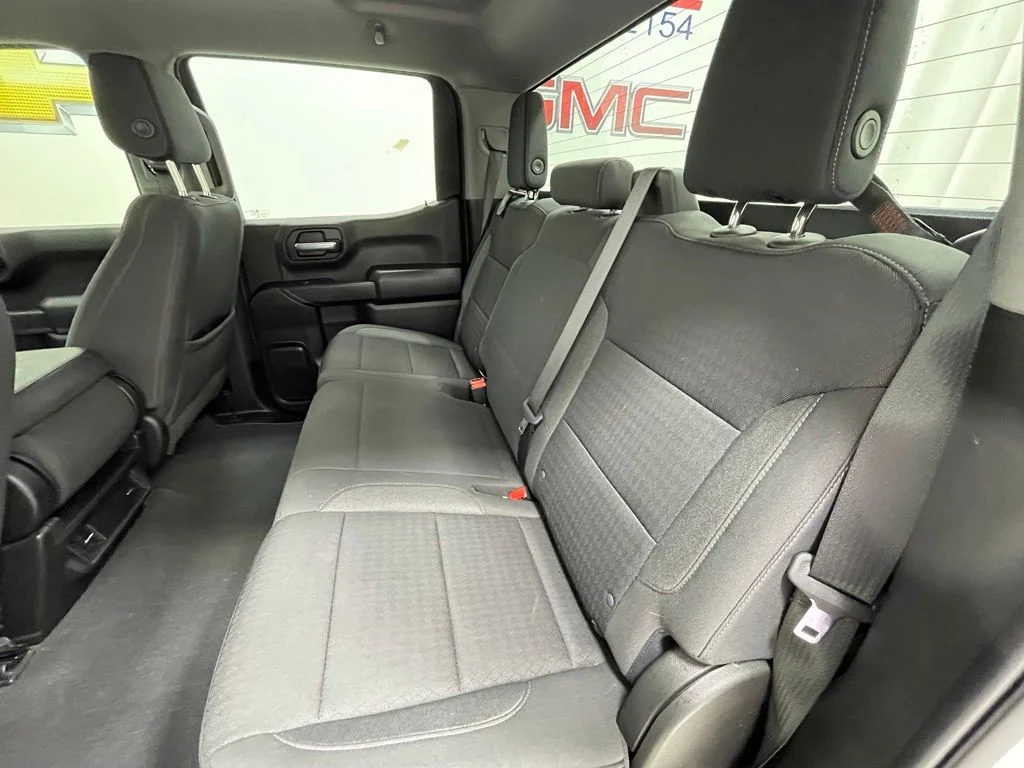 Used 2022 White Chevrolet Custom image 11