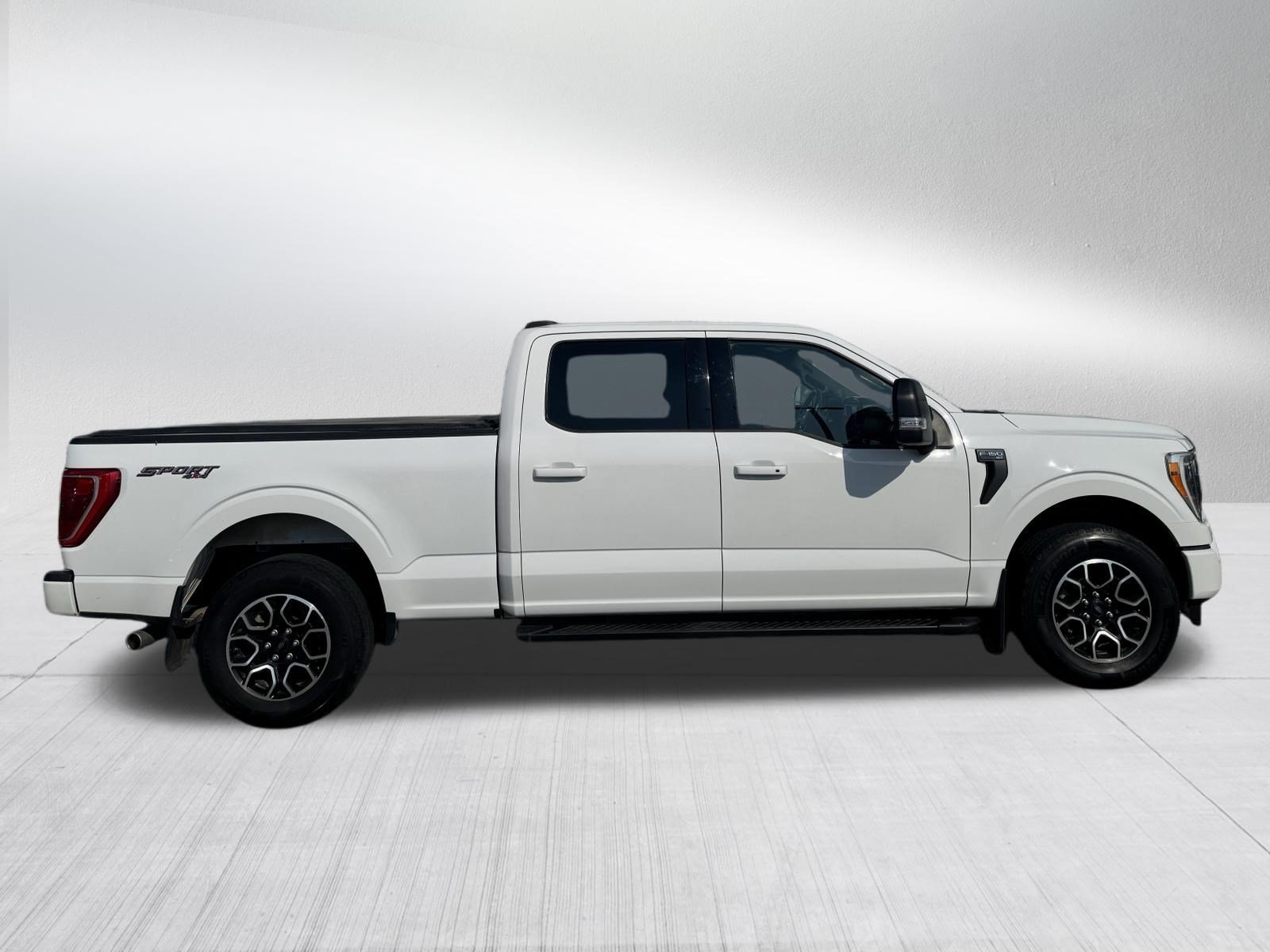 Certified Used 2022 Oxford White Ford XLT image 8