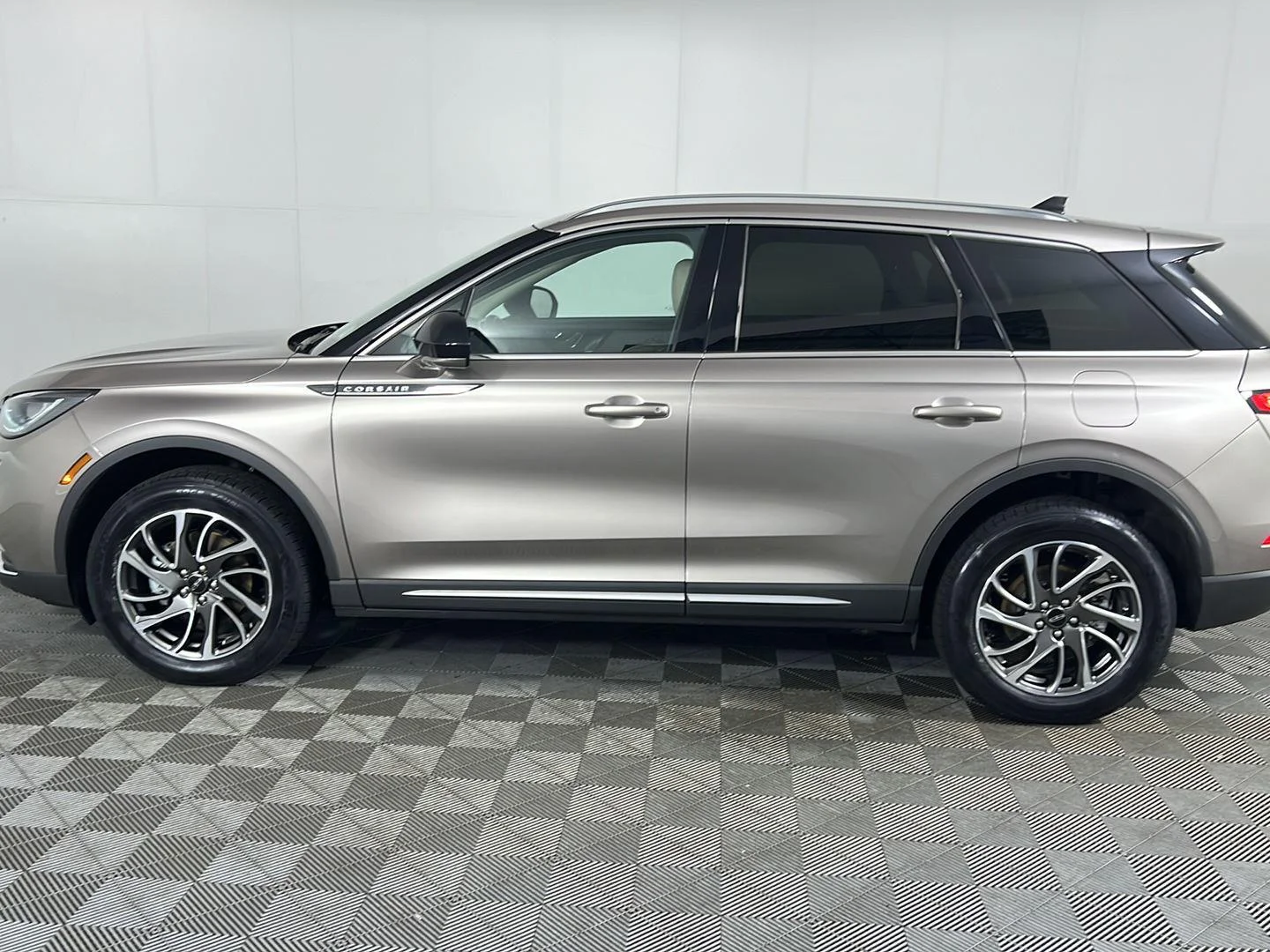 Used 2021 Iced Mocha Lincoln Standard image 12