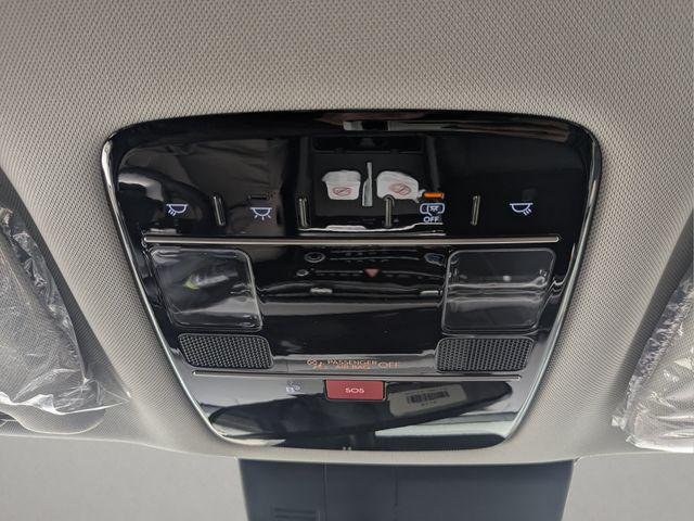 New 2027 Shimmering Silver Hyundai SE FWD image 59