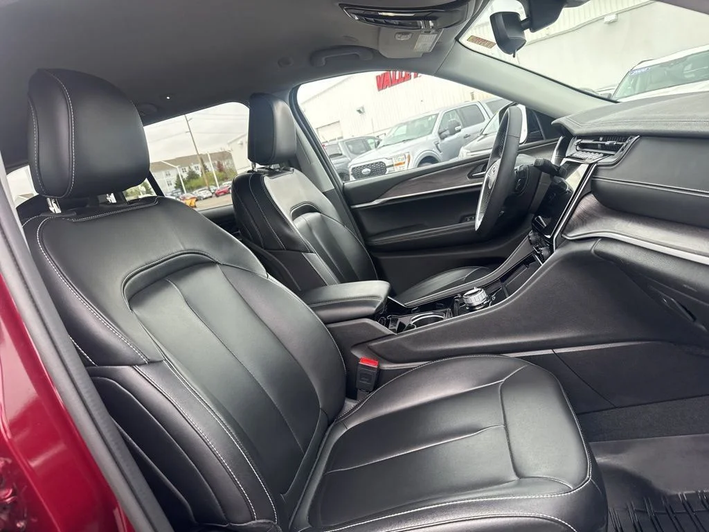 Used 2023 Red Jeep Limited image 33