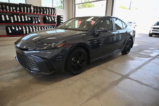 2026 Toyota Camry SE - Photo 8