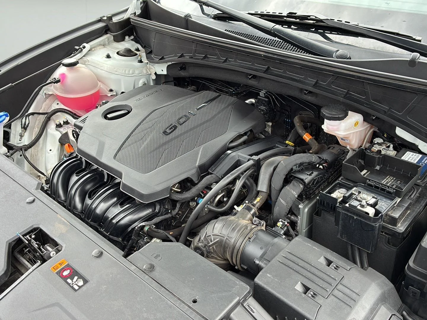 Used 2024 White Pearl Hyundai SE image 12