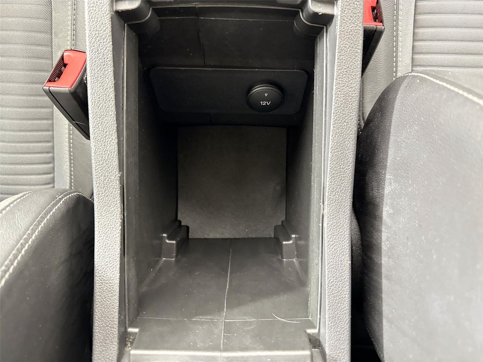 Used 2018 Ingot Silver Ford SE image 31