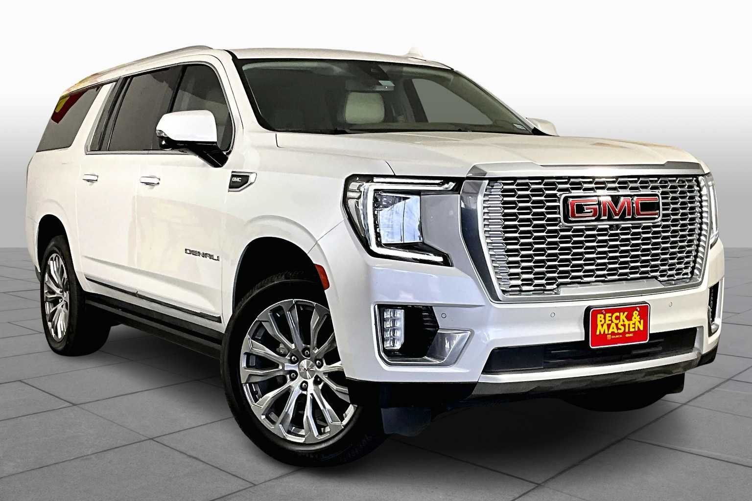 Used 2022 White Frost Tricoat GMC Denali image 3
