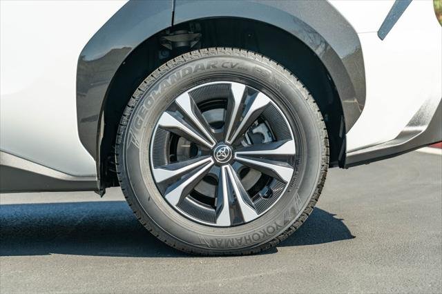 Certified Used 2023 WIND CHILL PEARL* Toyota  image 6
