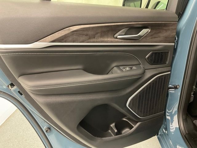 New 2026 Steel Blue Exterior Paint Jeep Limited Reserve image 23