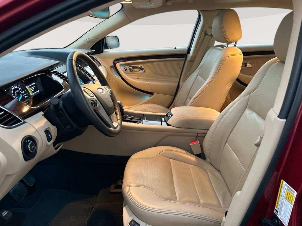 Used 2019  Ford Limited image 24