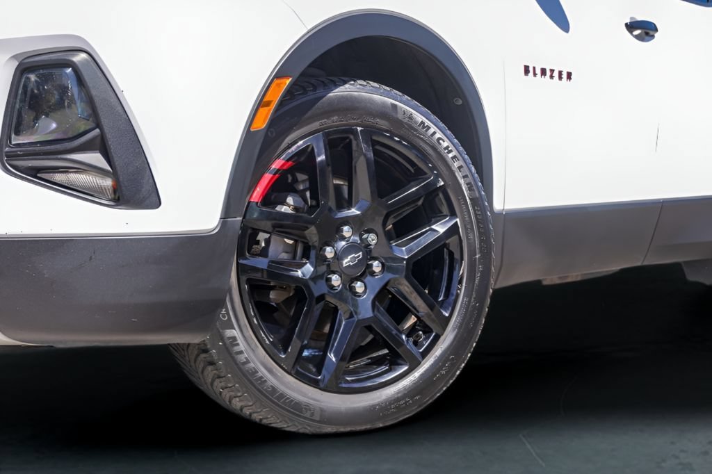 Used 2020 SUMMIT WHITE Chevrolet LT image 4