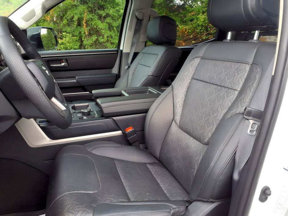 Used 2023 Ice Cap Toyota SR5 image 15