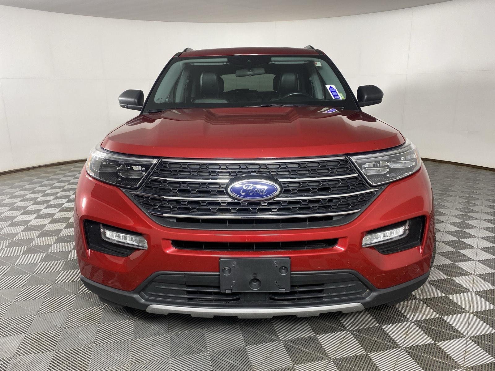 Used 2022 Rapid Red Metallic Tinted Clearcoat Ford XLT image 5