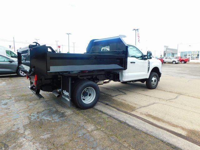 2024 Ford F-350 Super Duty Chassis Cab XL - Photo 32