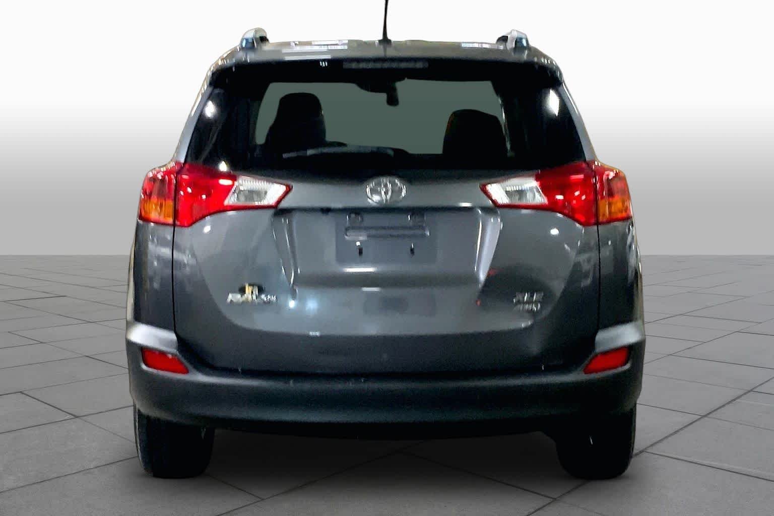 Used 2014 Magnetic Gray Metallic Toyota XLE image 5
