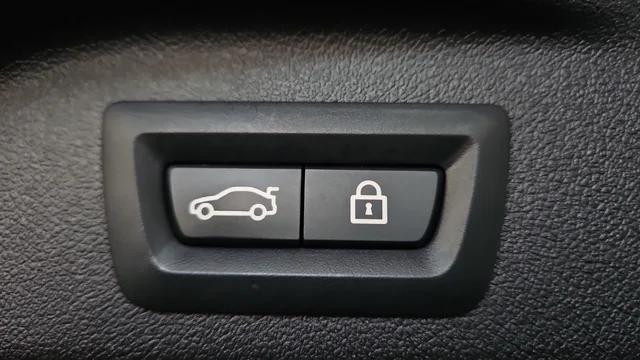 Used 2022 Dark Graphite BMW xDrive40i image 31