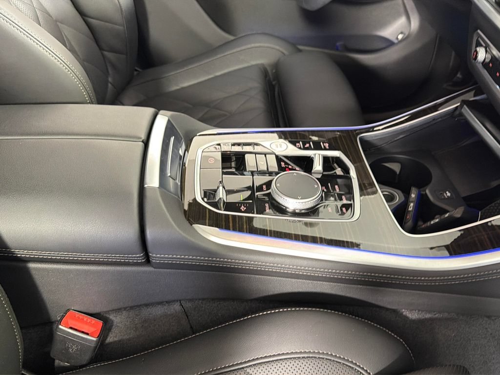 Used 2025 Black BMW xDrive50e image 37