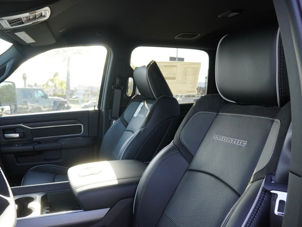 New 2026 Granite Crystal Metallic Clear-Coat Exterior Paint RAM Laramie image 17