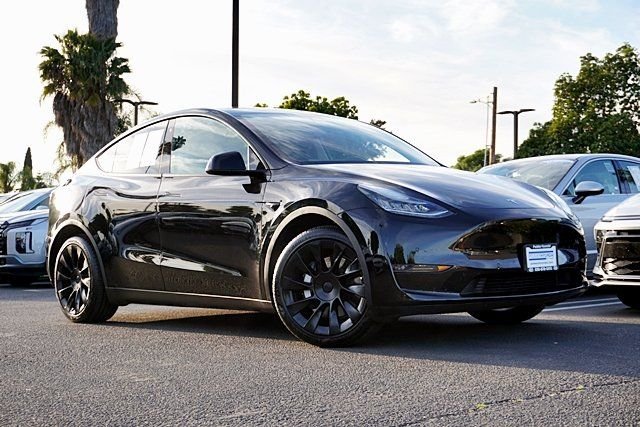 Used 2020  Tesla Long Range image 1