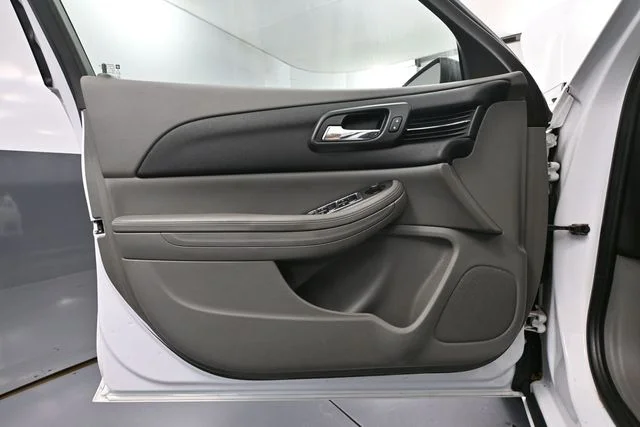 Used 2013 White Chevrolet LS image 13
