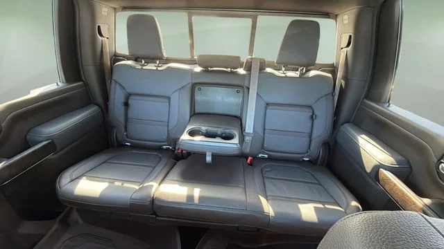 Used 2022 White GMC Denali image 34