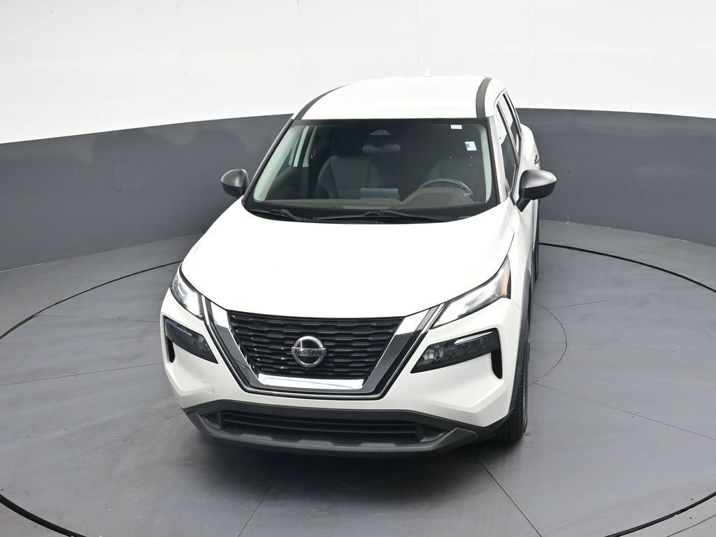 Used 2021 White Nissan S image 32