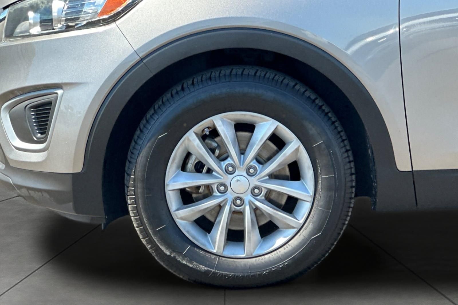 Used 2017 Silver Kia LX image 31