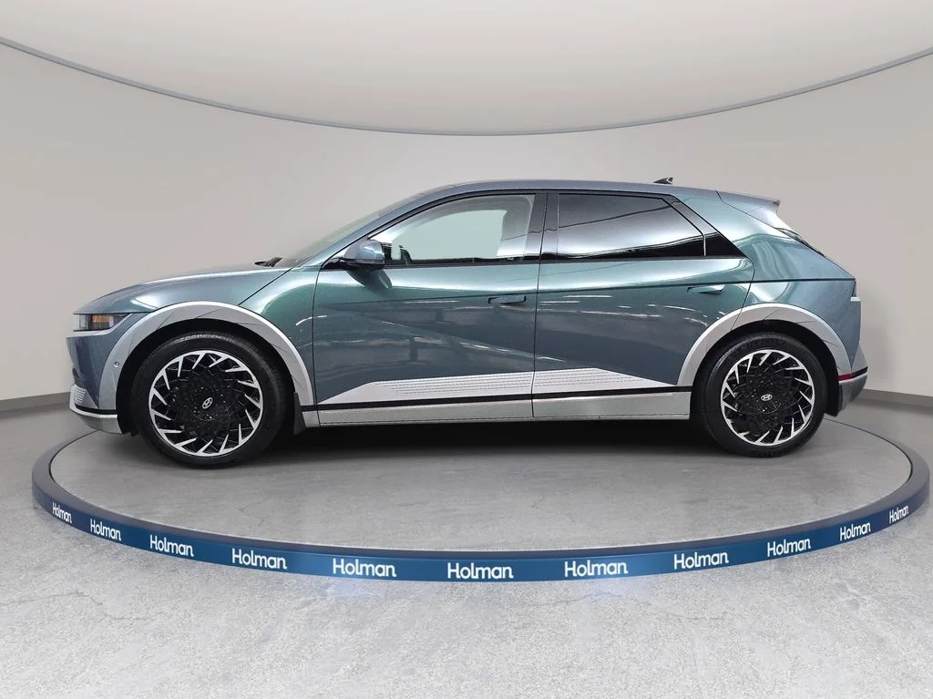 Used 2024 Green Hyundai Limited image 9
