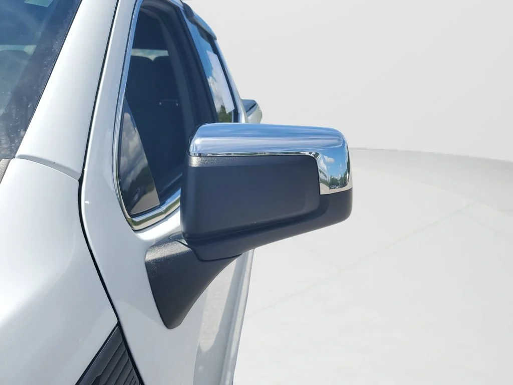 Used 2020 SUMMIT WHITE GMC SLE image 26