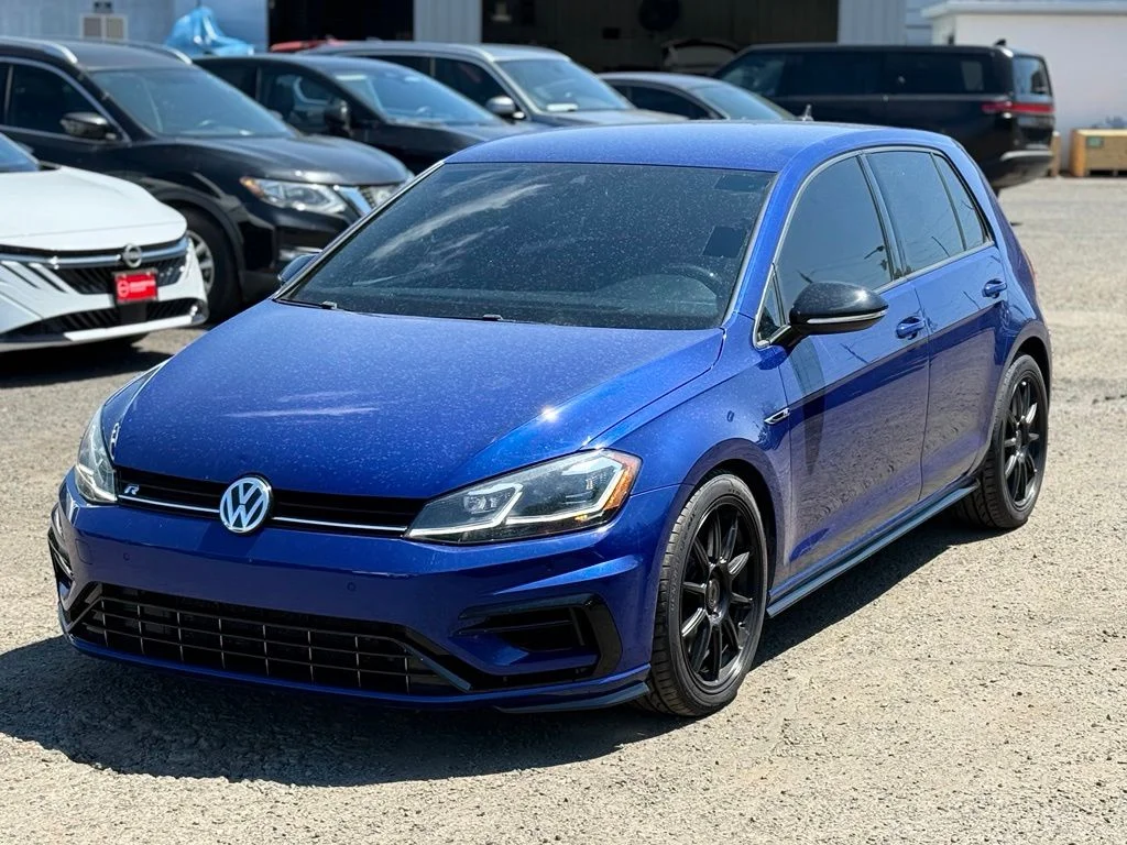 Used 2018 Blue Volkswagen DCC & Navigation 4Motion image 2