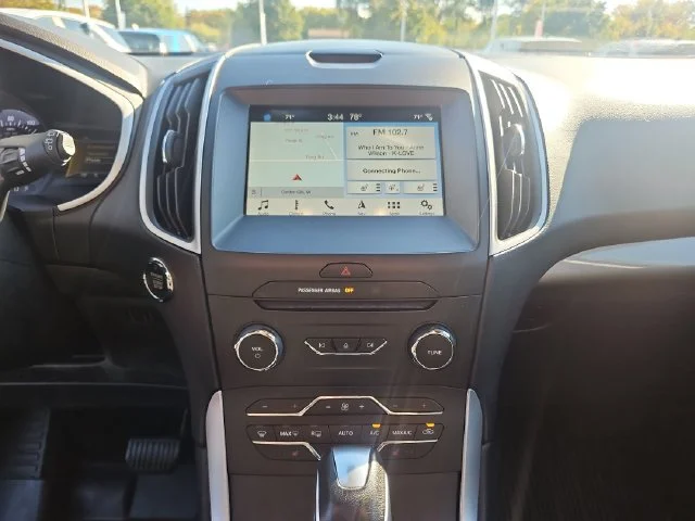 Used 2018 Gold Ford SEL image 19