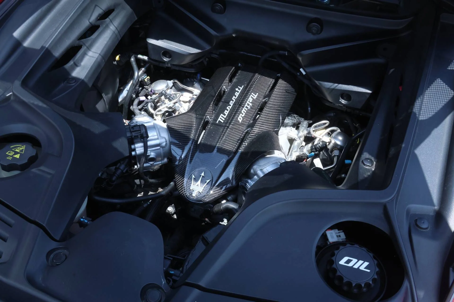 Used 2022  Maserati Base image 18