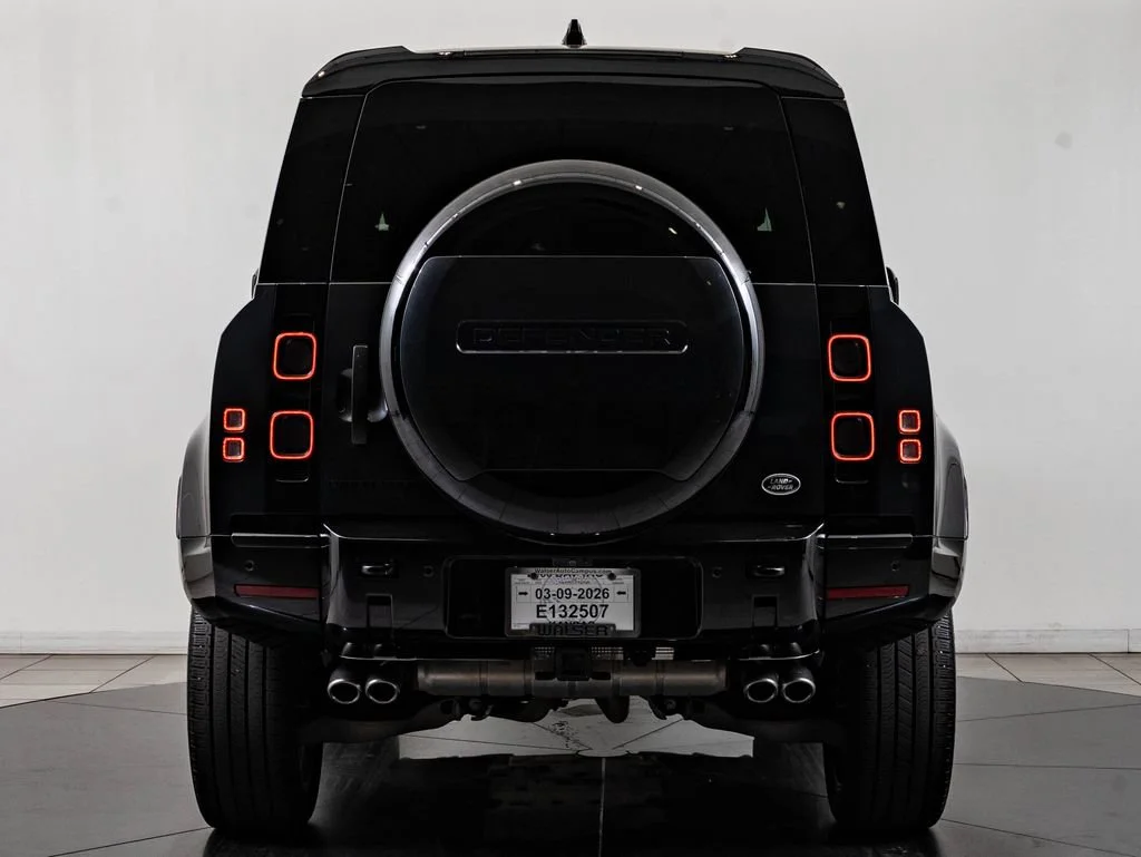 Used 2023 Carpathian Gray Premium Metallic Land Rover V8 image 7