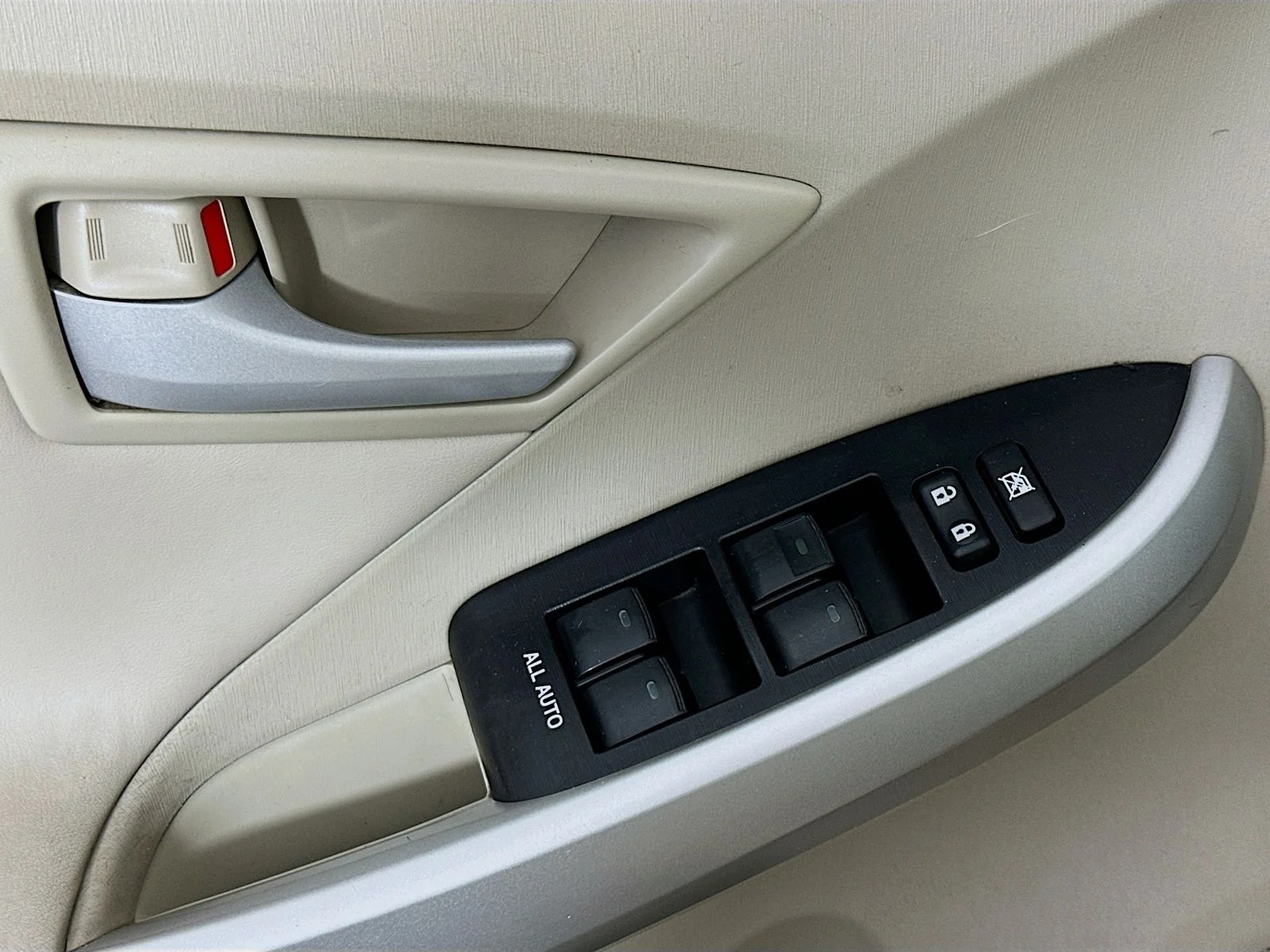 Used 2010 Sandy Beach Metallic Toyota IV image 18