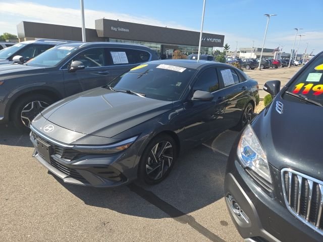 Certified Used 2025 Gray Hyundai SEL Convenience image 2