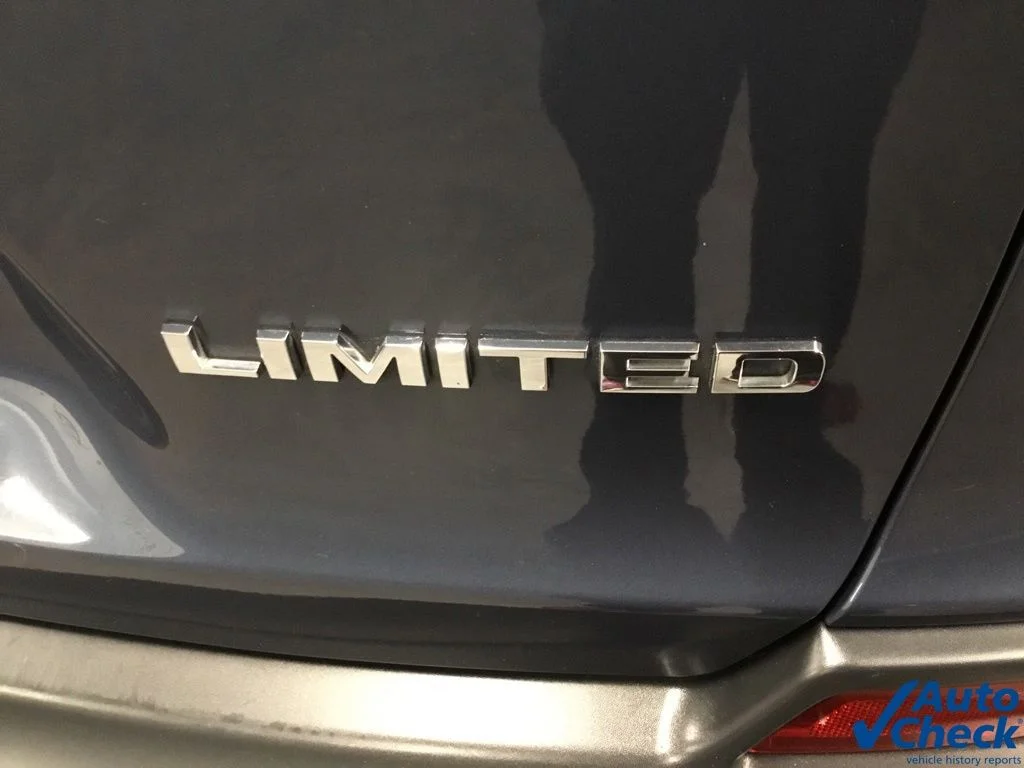 Used 2019 Blue Jeep Limited image 14