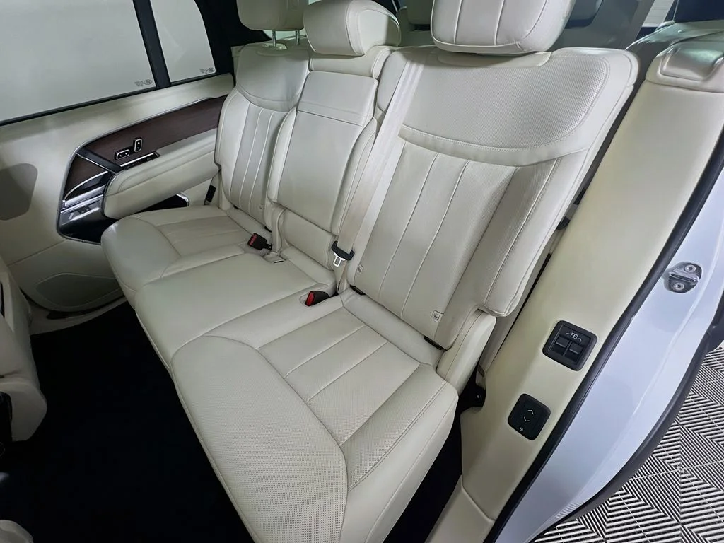 Used 2023 Fuji White Land Rover SE image 26
