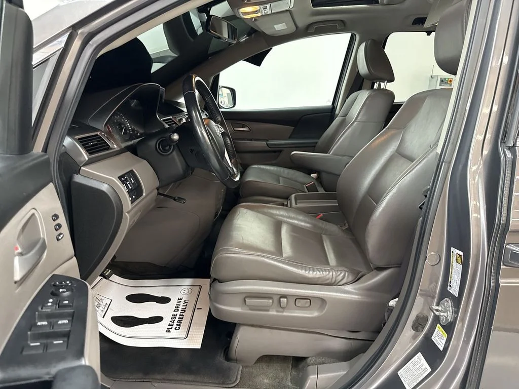 Used 2013 White Diamond Pearl Honda Touring Elite image 12