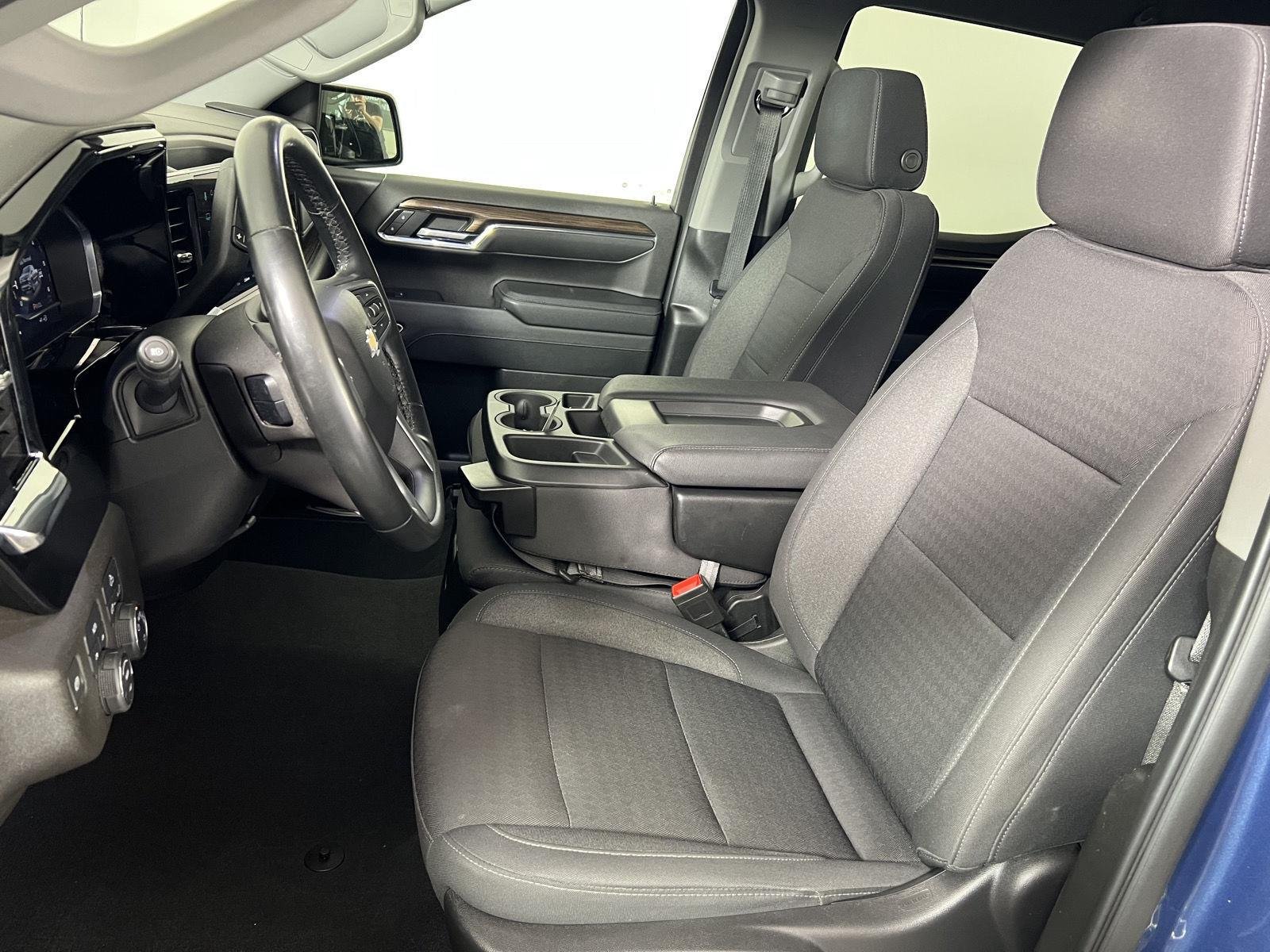 Used 2024 Lakeshore Blue Metallic Chevrolet LT image 5