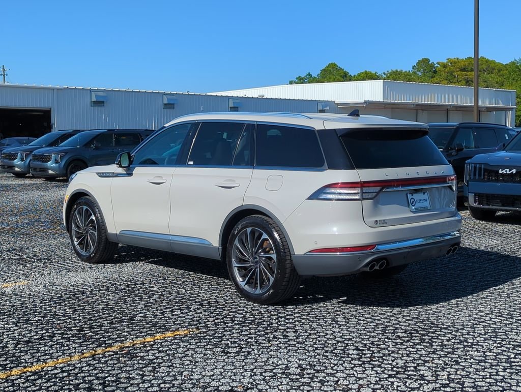 Used 2022 White Lincoln Reserve image 4