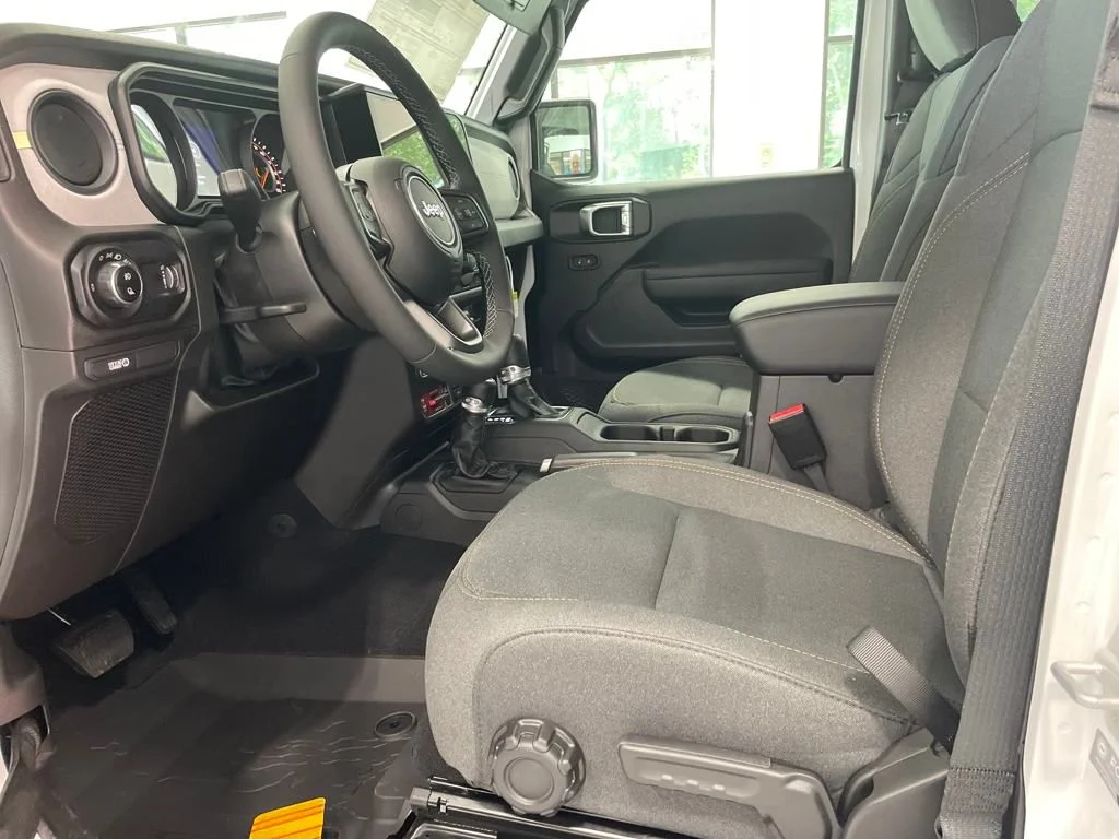 2025 Jeep Gladiator Willys - Photo 15