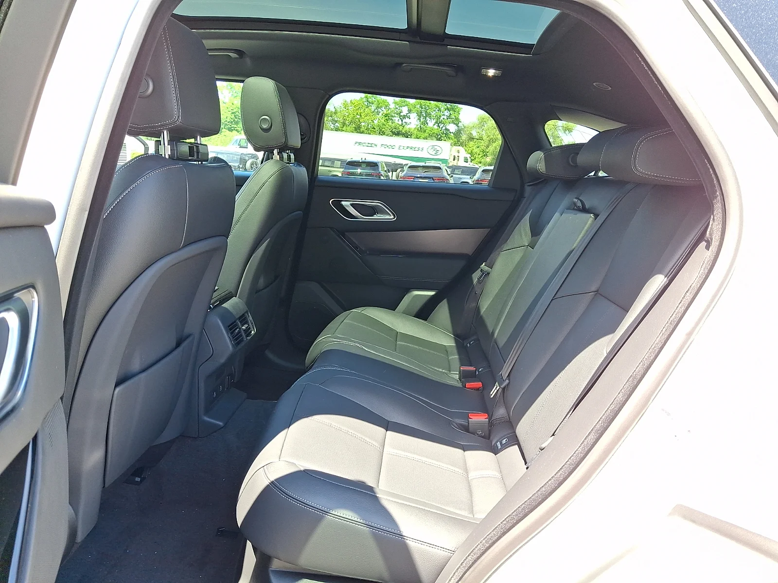 New 2026 Fuji White Land Rover Belgravia Edition image 5
