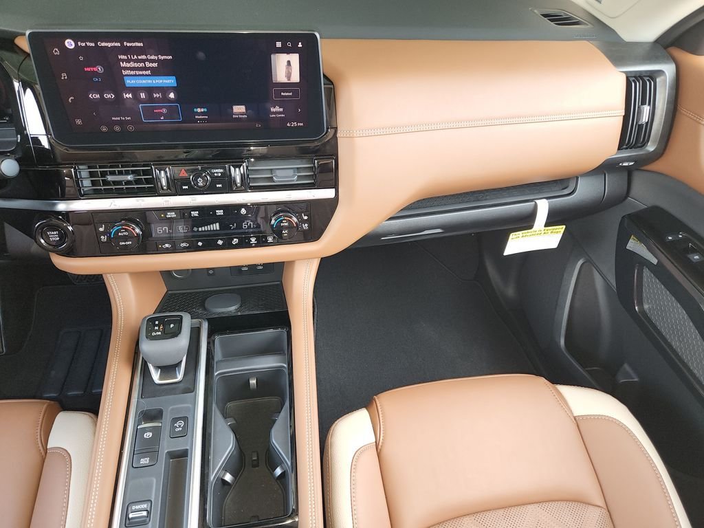 New 2026 Boulder Gray Pearl / Super Black Two-tone Nissan Platinum image 15